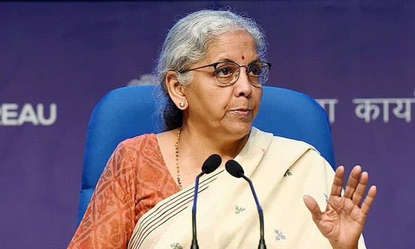 തമിഴ്നാട്ടില് ഹിന്ദി പഠിക്കാന് ശ്രമിച്ചതിന് പരിഹസിക്കപ്പെട്ടിട്ടുണ്ട് ; അനുഭവം വിവാരിച്ച് ധനമന്ത്രി നിര്മ്മലാസീതാരാമന്