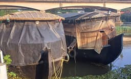 ശിക്കാരബോട്ടുകളും കയാക്കുകളും വെറുതേ കിടന്നു നശിക്കുന്നു ; വിനോദസഞ്ചാര വികസനത്തിനായി സര്ക്കാരിന്റെ കോടികള് എങ്ങിനെ പാഴാക്കാമെന്നറിയാന് കോട്ടയത്ത് വന്നാല് മതി