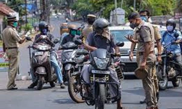 അപകടങ്ങളുടെ തുടര്ക്കഥ പാഠമായി, വഴിയിലിറങ്ങി പോലീസും മോട്ടോര് വാഹനവകുപ്പും ; ആദ്യഘട്ടം മദ്യപിച്ച് വാഹനമോടിക്കല്, ഹെല്മെറ്റ് ധരിക്കാത്തത്, അമിതഭാരം പരിശോധന