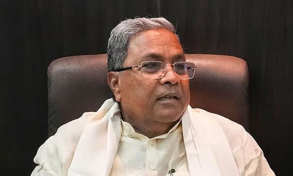 മൈസൂരിലെ ഒരു റോഡിന്റെ പേരുമാറ്റി തന്റെ പേരിട്ടു ; കര്ണാടകാ മുഖ്യമന്ത്രിക്കെതിരേ പ്രതിപക്ഷം