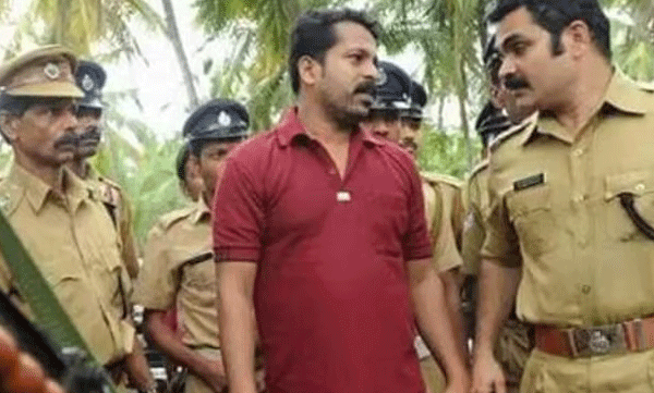 ടി പി കേസില് ശിക്ഷിക്കപ്പെട്ട കൊടി സുനിക്ക് പരോള്, ജയിലില് നിന്ന് പുറത്തിറങ്ങി