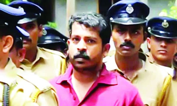 അമ്മ അപേക്ഷിച്ചു, മനുഷ്യാവകാശ കമ്മീഷന് ഇടപെട്ടു ; പോലീസ് റിപ്പോര്ട്ട് അവഗണിന്ന് 30 ദിവസം പരോള് ; കൊടിസുനി പുറത്തിറങ്ങി