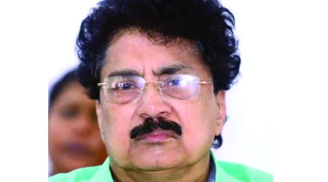 ഏതവന്റെയും പെട്ടി ചുമക്കാനും മടിയില്ലാത്തവര്ക്ക് സുന്ദര കാലം ; പി.കെ. ശശിയുടെ ഫേസ്ബുക്ക് പോസ്റ്റില് ഒളിയമ്പ്
