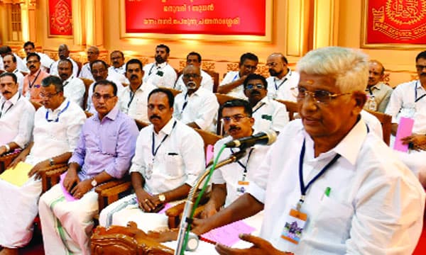 ക്ഷേത്രങ്ങളില് ഷര്ട്ടൂരുന്നത് ആചാരത്തിന്റെ ഭാഗം ; ശിവഗിരിക്കോ സര്ക്കാരിനോ അത് എതിര്ക്കേണ്ട കാര്യമില്ല