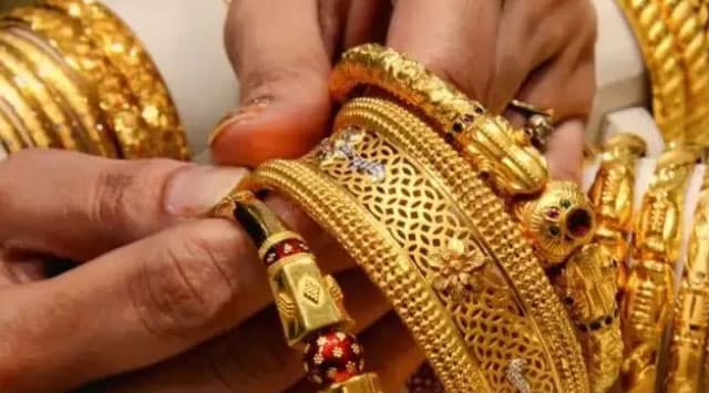 സംസ്ഥാനത്ത് സ്വര്ണ്ണവില റെക്കോഡിലേക്ക് ; പവന് 720 രൂപ കൂടി 60,200 ആയി