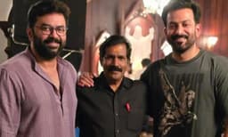 മലയാള സിനിമയിലെ രണ്ട് താര സൂര്യന്മാരോടൊപ്പം; ഇന്ദ്രജിത്തിനെയും പൃഥ്വിരാജിനെയും കുറിച്ച് സിദ്ധു പനക്കല്