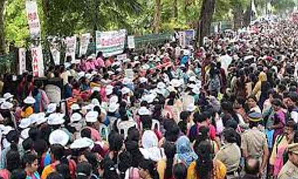 ‘‘എസ് മിനി സാംക്രമിക രോഗം പരത്തുന്ന കീടം ; ബസ് സ്റ്റാന്ഡുകളില് പാട്ട കുലുക്കി പിരിവ് നടത്തുന്ന പാര്ട്ടിയുടെ നേതാവ്’’