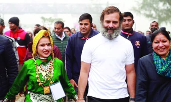 യൂത്ത് കോണ്ഗ്രസ് പ്രവര്ത്തകയെ കൊന്ന് മൃതദേഹം ട്രോളി ബാഗില് ഉപേക്ഷിച്ച നിലയില് ; പാര്ട്ടിക്കാരെ തന്നെ പിന്നിലെന്ന് സംശയിച്ച് മാതാവ്