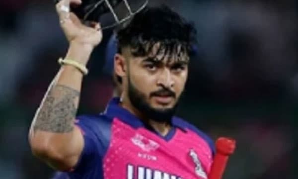 രാജസ്ഥാന് റോയല്സ് ആദ്യ മൂന്ന് മത്സരത്തില് റയാന് പരാഗിനെ നായകനാക്കും ; സഞ്ജു കളിക്കാരന് മാത്രമായി ടീമിലുണ്ടാകും