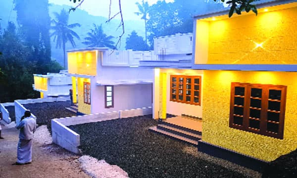 ഭൂമി ഉള്പ്പെടെ 63 ലക്ഷം മുടക്കി മൂന്ന് കുടുംബങ്ങള്ക്ക് സൗജന്യമായി വീട് നിര്മ്മിച്ചു നല്കി ; മൂന്നും മൂന്ന് മതവിഭാഗങ്ങളില് നിന്നുള്ളവര്ക്ക് നല്കി