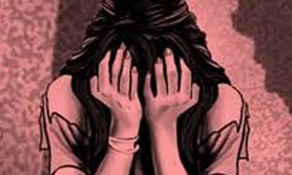 പീഡനത്തിനു പിന്നാലെ ക്രൂരമര്ദനവും ; ആംബുലന്സ് ഡ്രൈവറുടെ ക്രൂരത കോവിഡിന് പുറമേയുള്ള ശാരീരിക വിഷമതകള്ക്കും ഇടയില്