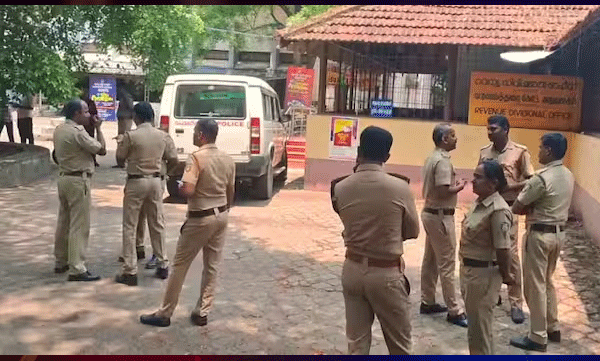 പാലക്കാടും തൃശ്ശൂരും ആർഡിഒ ഓഫീസുകളിൽ ബോംബ് ഭീഷണി