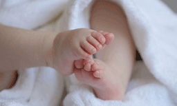 പണം കൊടുത്ത് സ്ത്രീകളില് നിന്ന് മുലപ്പാല് വാങ്ങിക്കുടിച്ചു: വീഡിയോ പങ്കിട്ട ഇന്ഫ്ളുവന്സര്ക്ക് വന് വിമര്ശനം