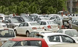 വാഹനത്തില് കുട്ടികളെ തനിച്ചാക്കി പോകരുത്'; നിയമലംഘകര്ക്കു തടവും 5,000 ദിര്ഹം പിഴയും