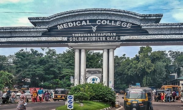 'തിരുത്തലല്ല തകര്ക്കലെന്ന്' വിമര്ശനം ; പ്രതിപക്ഷത്തെയും ഹാരീസിനെയും വിമര്ശിച്ച് ദേശാഭിമാനി