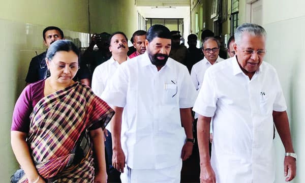 കേരളാമുഖ്യമന്ത്രി ചികിത്സയ്ക്കായി അമേരിക്കയിലേക്ക് ; പത്തു ദിവസത്തേക്കാണ് വിദേശയാത്ര