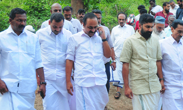 ടി.കെ. അഷ്റഫിന്റെ സസ്പെന്ഷന് പിന്വലിക്കണം ; വിദ്യാഭ്യാസ വകുപ്പിനെതിരേ പ്രതിപക്ഷ നേതാവ്