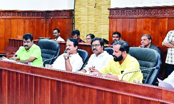 കേരള സര്വകലാശാല : സിന്ഡിക്കേറ്റില് നടന്നത് വി.സി. ഗവര്ണറേയും കോടതിയേയും അറിയിക്കും