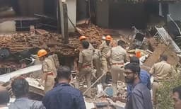 കോട്ടയം മെഡിക്കല് കോളേജിലെ അപകടം ; ഒരപാകതയുമില്ല, ആര്ക്കും പരിക്കില്ലാതെ കളക്ടറുടെ റിപ്പോര്ട്ട്