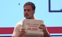 ബീയര്പാര്ലറിന്റെ അഡ്രസില് വരെ വോട്ടര്മാര് ; ഒരു മണ്ഡലത്തില് മാത്രം ഒരുലക്ഷം വ്യാജ വോട്ടര്മാരെന്ന് രാഹുല്