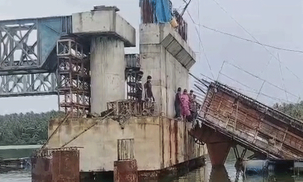 കൊയിലാണ്ടിയിൽ നിർമാണത്തിലിരുന്ന പാലം തകർന്നു വീണു