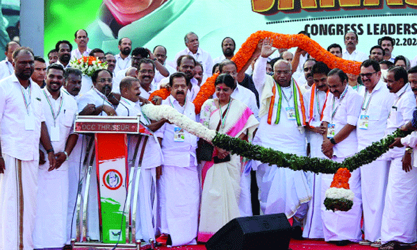 തദ്ദേശ തെരഞ്ഞെടുപ്പിന് പണം കണ്ടെത്താന് കൂപ്പണുമായി കോണ്ഗ്രസ് ; വീടുകള് കയറിയിറങ്ങും, വാര്ഡില് നിന്നും 60,000 പിരിച്ചെടുക്കും