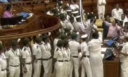 നിയമസഭയില് സംഘര്ഷാവസ്ഥ ; സഭയില് നാടകീയ രംഗങ്ങള്, ചോദ്യോത്തരവേള തടസ്സപ്പെട്ടു