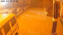 കശ്മീരിലെ പോലീസ് സ്റ്റേഷനില് സ്ഫോടനത്തിന്റെ വീഡിയോ ; ശരീരം 300 മീറ്റര് അകലേക്ക് വരെ തെറിച്ചു