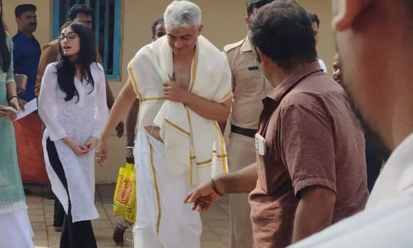 പാലക്കാട്ടെ കുടുംബ ക്ഷേത്രത്തില് മകള്ക്കൊപ്പമെത്തി നടന് അജിത്ത്; തടിച്ചുകൂടി ആരാധകര്