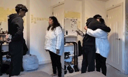 അമ്മയുടെ 12 ലക്ഷത്തിന്റെ കടം വീട്ടി 17 കാരന്: വികാരനിര്ഭരമായ വീഡിയോ വൈറല്