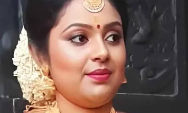 25 ദിവസം കൂടെ താമസിച്ച ശേഷം അവന് അവളെ ഉപേക്ഷിച്ചു ; അമ്മയും മകളും ജീവനൊടുക്കിയ സംഭവത്തില് ആത്മഹത്യ കുറിപ്പ്
