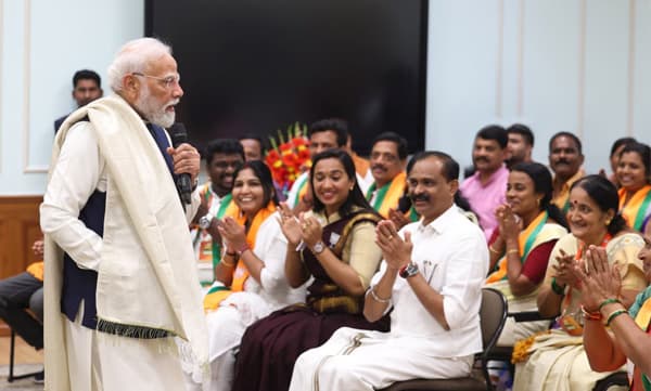 തിരുവനന്തപുരത്തെ വിജയത്തെ വളരെ പ്രാധാന്യത്തോടെ കാണുന്നു ; കേരളത്തിലെ ജനപ്രതിനിധികളോട് പ്രധാനമന്ത്രി