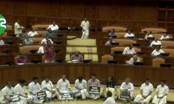 ശബരിമല സ്വര്ണ്ണക്കൊള്ള: ഇന്നും സഭയില് പ്രതിപക്ഷ പ്രതിഷേധം