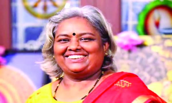 ഇന്ന് ലോക വനിതാ ദിനം: കമ്യൂണിസം അഗ്നി പടര്ത്തിയ കോവിലകത്ത് അയ്യപ്പസേവയില് ദീപാ വര്മ