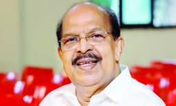 'കുലംകുത്തികളെ കാലം വര്ഗ്ഗവഞ്ചകരെന്ന് വിളിക്കും'; ജി.സുധാകരന്റെ വീടിന് മുന്നില് ബാനര്, സുരക്ഷ കൂട്ടി