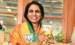 കേരളത്തില് വികസനം എന്ഡിഎ അധികാരത്തില് വന്നാല് മാത്രം ; വട്ടിയൂര്കാവില് പ്രചരണം തുടങ്ങി ആര് ശ്രീലേഖ