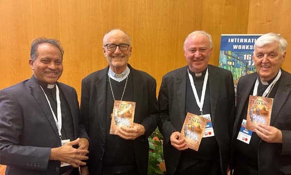 ഡോ. ജോൺ പുതുവയുടെ ‘പോപ്പ് ലിയോ XIV ’പുസ്തകം പ്രകാശനം ചെയ്തു