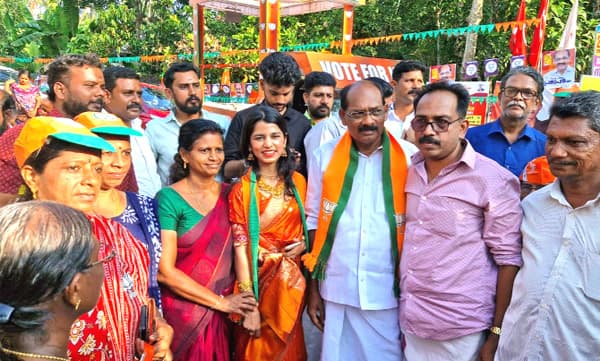 മൈഥിലി താക്കൂറിന്റെ ഭക്തിഗാനത്തില് ആവേശതരംഗം പ്രവര്ത്തകര് ആവേശത്തില്; അടൂരില്
എന്.ഡി.എ. വിജയവിശ്വാസം ശക്തം