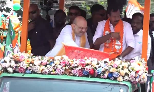 എന്ഡിഎ ക്യാമ്പില് വലിയ ആവേശം ; കോഴിക്കോട് ആഭ്യന്തരമന്ത്രി അമിത്ഷായുടെ റോഡ്ഷോ