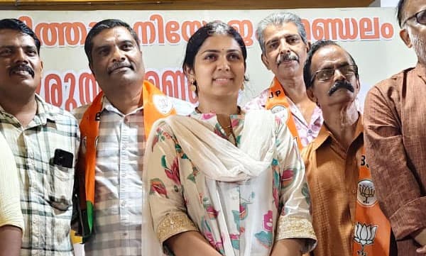 പേര് മാറ്റാന് നിയമപോരാട്ടം തുടര്ന്ന് എന്ഡിഎ സ്ഥാനാര്ത്ഥി അഞ്ജലി നായര്; ഇന്ന് വീണ്ടും ഹൈക്കോടതിയെ സമീപിക്കും