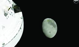 ചന്ദ്രനെ കണ്ടു, റെക്കോഡുമായി ആര്ട്ടെമിസ് 2 തിരിച്ചുവരുന്നു