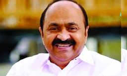 പണവും സമ്മാനങ്ങളും നല്കി വോട്ടര്മാരെ വശത്താക്കാന് ബിജെപി; ഇടതുമുന്നണിക്ക് പ്രിയം അപവാദമെന്ന് വി.ഡി. സതീശന്