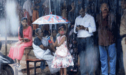 സംസ്ഥാനത്ത് ഒറ്റപ്പെട്ട മഴയ്ക്ക് സാധ്യത; ഉയർന്ന താപനില മുന്നറിയിപ്പ് തുടരുന്നു