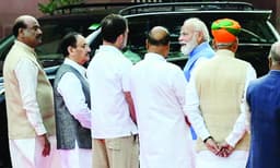 രാഹുലുമായി സൗഹൃദം പങ്കിട്ട് മോദി;ഏറ്റെടുത്ത് സാമൂഹികമാധ്യമങ്ങള്