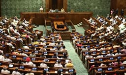 വനിതാ സംവരണ ഭേദഗതി ബില് അവതരിപ്പിക്കാന് അനുമതി; 207 അംഗങ്ങള് പിന്തുണച്ചു, 126 പേര് എതിര്ത്തു