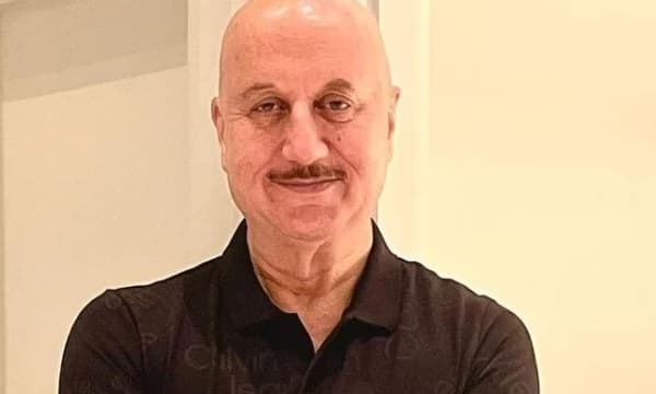 അനുപം ഖേറിന് തലയിൽ മുടി വളർന്നേക്കാം...തൃണമൂലിനെ പരിഹസിച്ച് ബിജെപി
