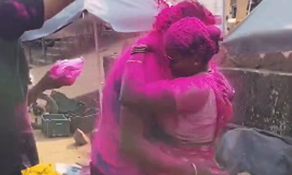 ഇത് അമ്മയുടെ വിജയം! മകന് സിആര്പിഎഫിലേക്ക് തിരഞ്ഞെടുക്കപ്പെട്ടു, സന്തോഷം അടക്കാനാകാതെ പച്ചക്കറി വില്പ്പനക്കാരിയായ അമ്മ