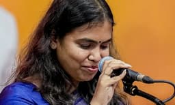 കീർത്തനയ്ക്ക് സത്യപ്രതിജ്ഞ ചെയ്യാനായില്ല; തെരഞ്ഞെടുപ്പ് സർട്ടിഫിക്കറ്റ് മറന്നു