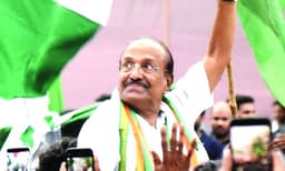 ഇത്തവണ പാര്ട്ടി അഞ്ചു മന്ത്രിസ്ഥാനങ്ങള് പ്രതീക്ഷിക്കുന്നു; ഉപമുഖ്യമന്ത്രിയെ കിട്ടിയാല് അത് കുഞ്ഞാലിക്കുട്ടി