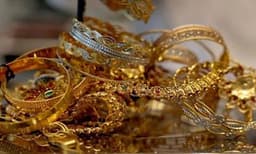 സ്വര്ണം, വെള്ളി ഇറക്കുമതി തീരുവ 15 ശതമാനമായി ഉയര്ത്തി; കുതിച്ചുയര്ന്ന് സ്വര്ണ്ണവില, പവന് 10,200 രൂപ കൂടി